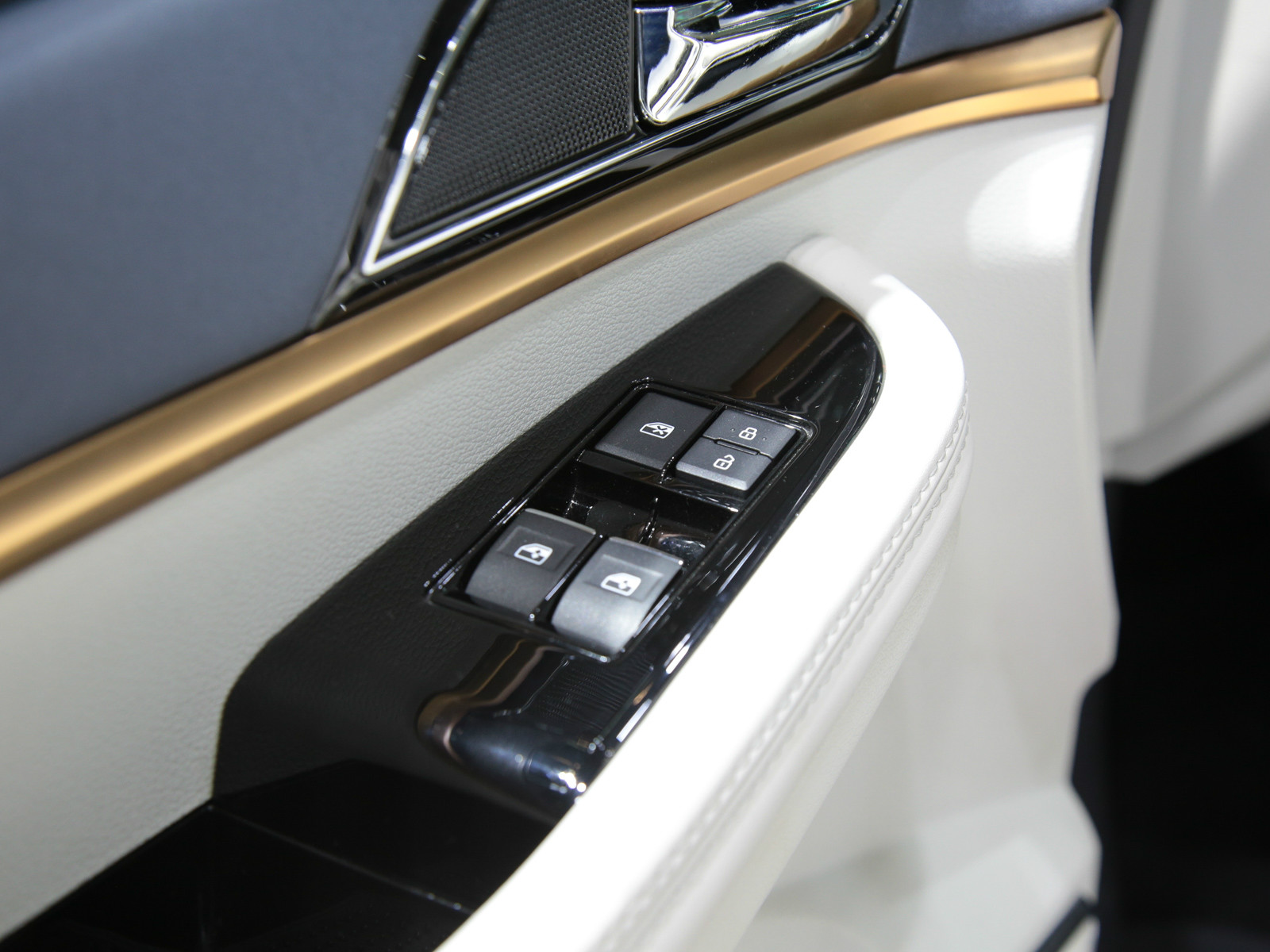 風行M7車展高清大圖