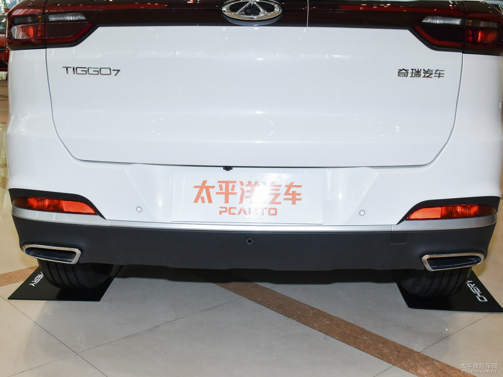 珍珠白瑞虎7車尾外觀圖片
