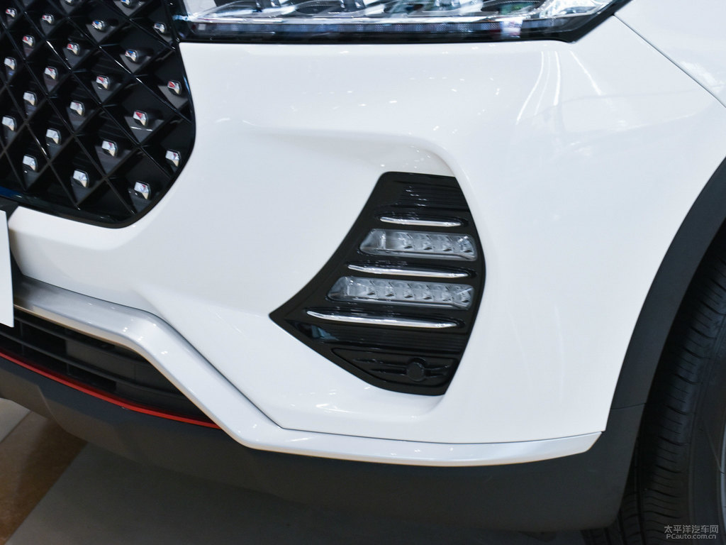 珍珠白瑞虎7車頭外觀圖片