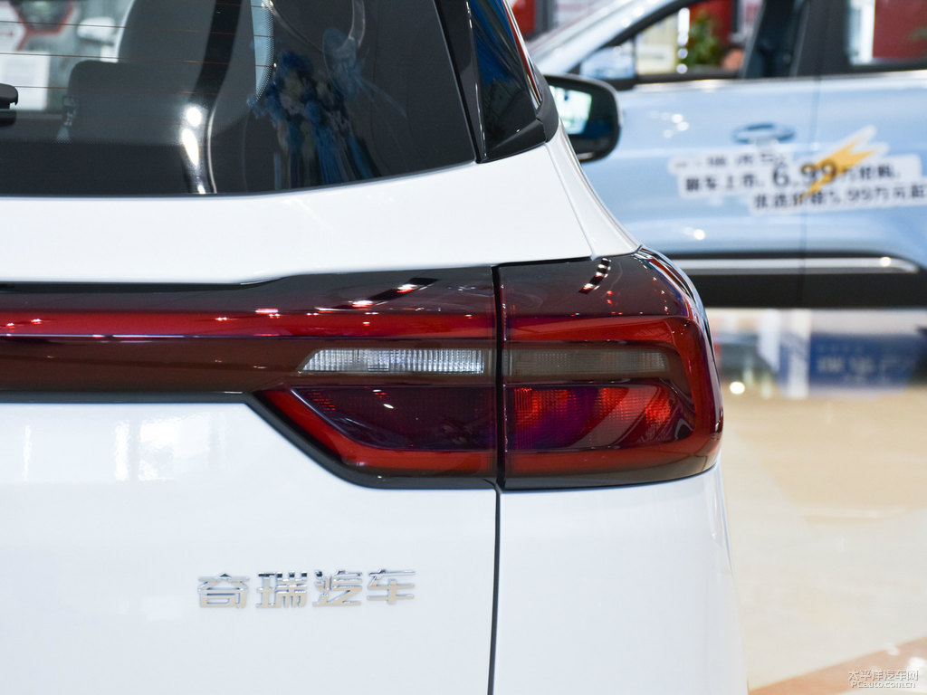 珍珠白瑞虎7車尾外觀圖片