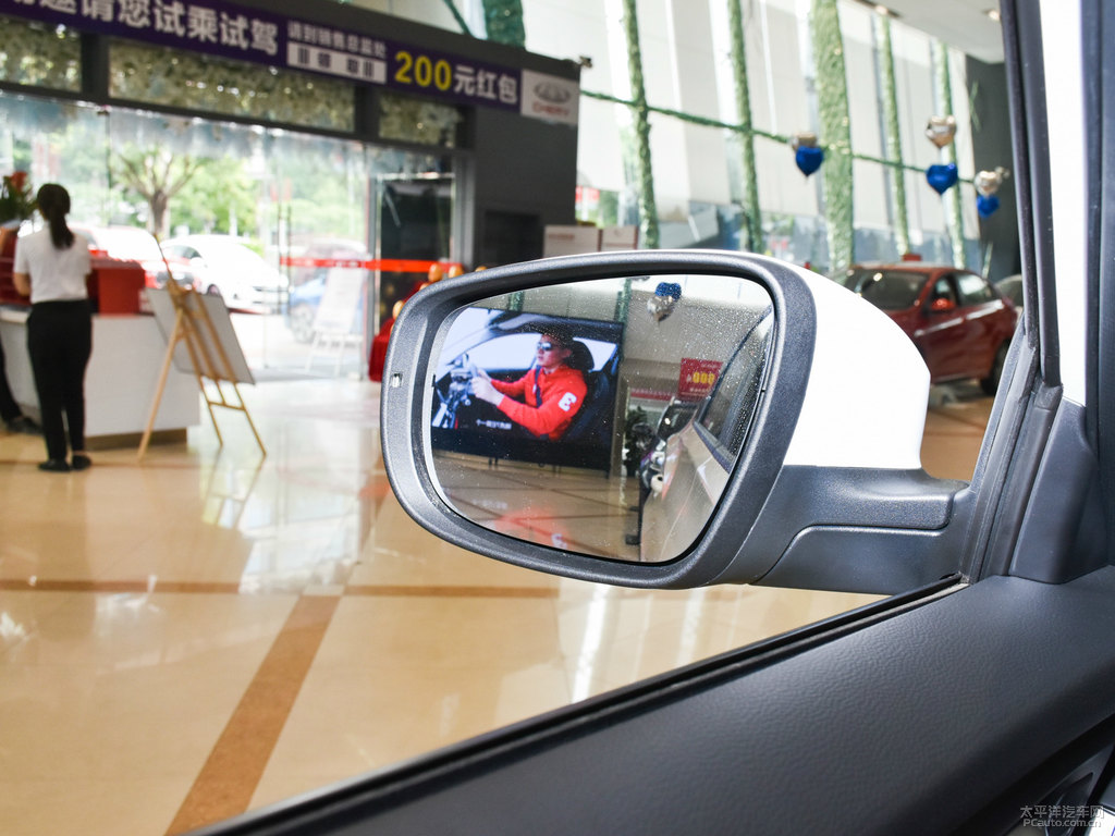 珍珠白瑞虎7車身外觀圖片