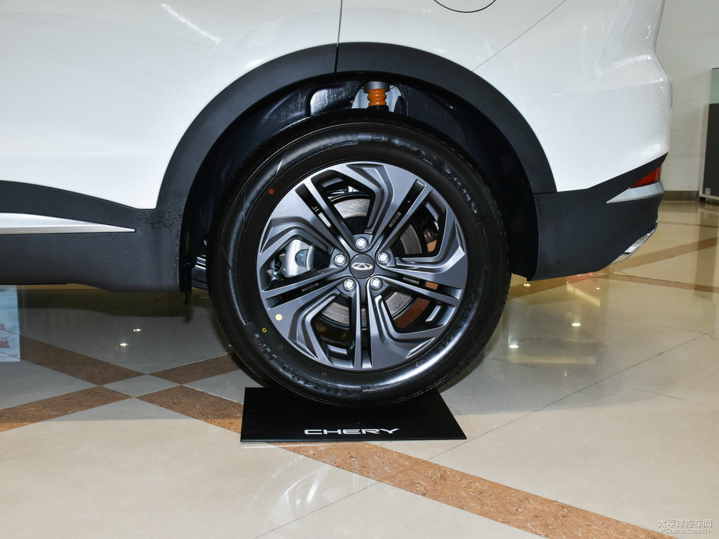 珍珠白瑞虎7車身外觀圖片