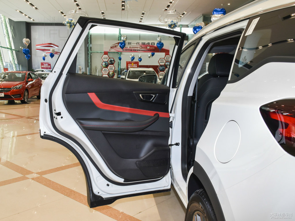 珍珠白瑞虎7車廂內(nèi)飾圖片