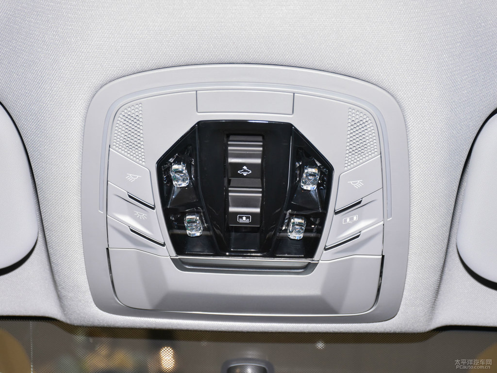 珍珠白瑞虎7車廂內(nèi)飾圖片