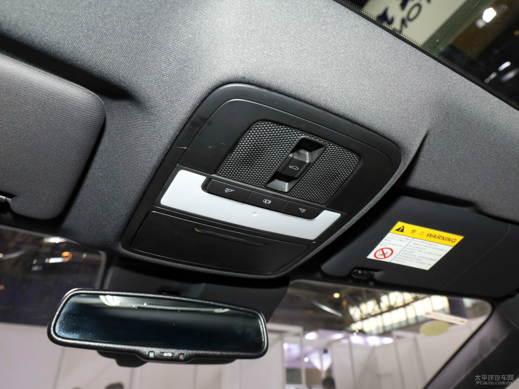 賽道綠名爵6新能源車廂內(nèi)飾圖片