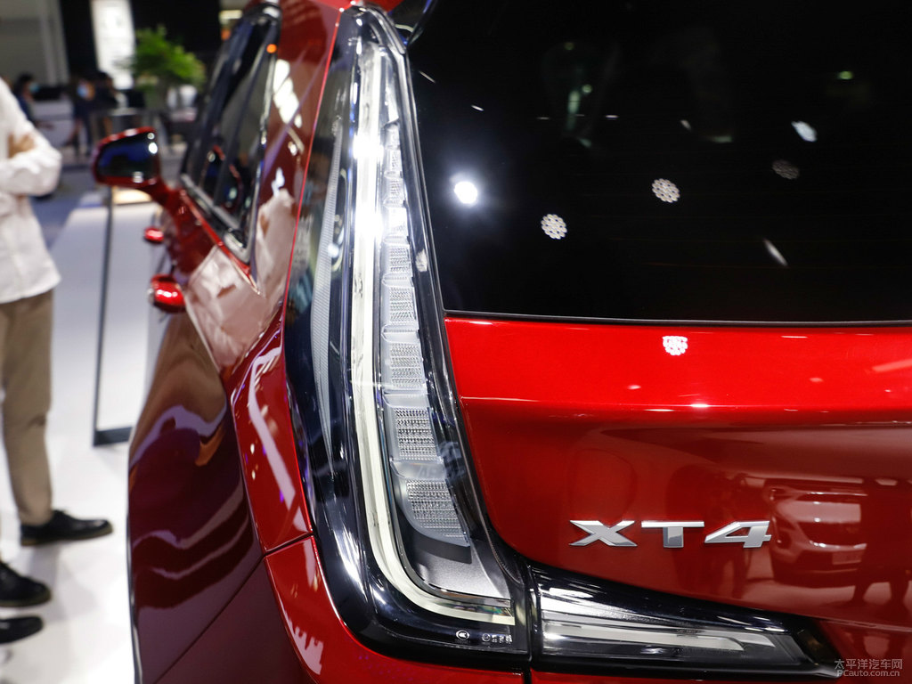 鑠紅凱迪拉克XT4車尾外觀圖片