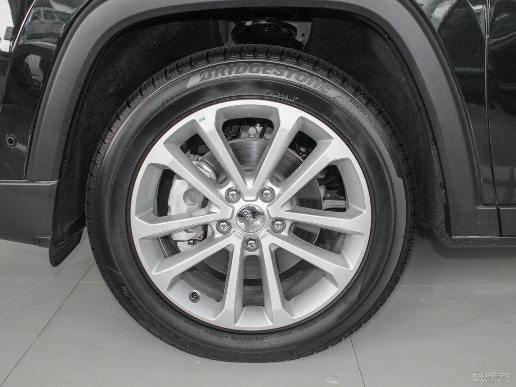 北極黑大指揮官車身外觀圖片