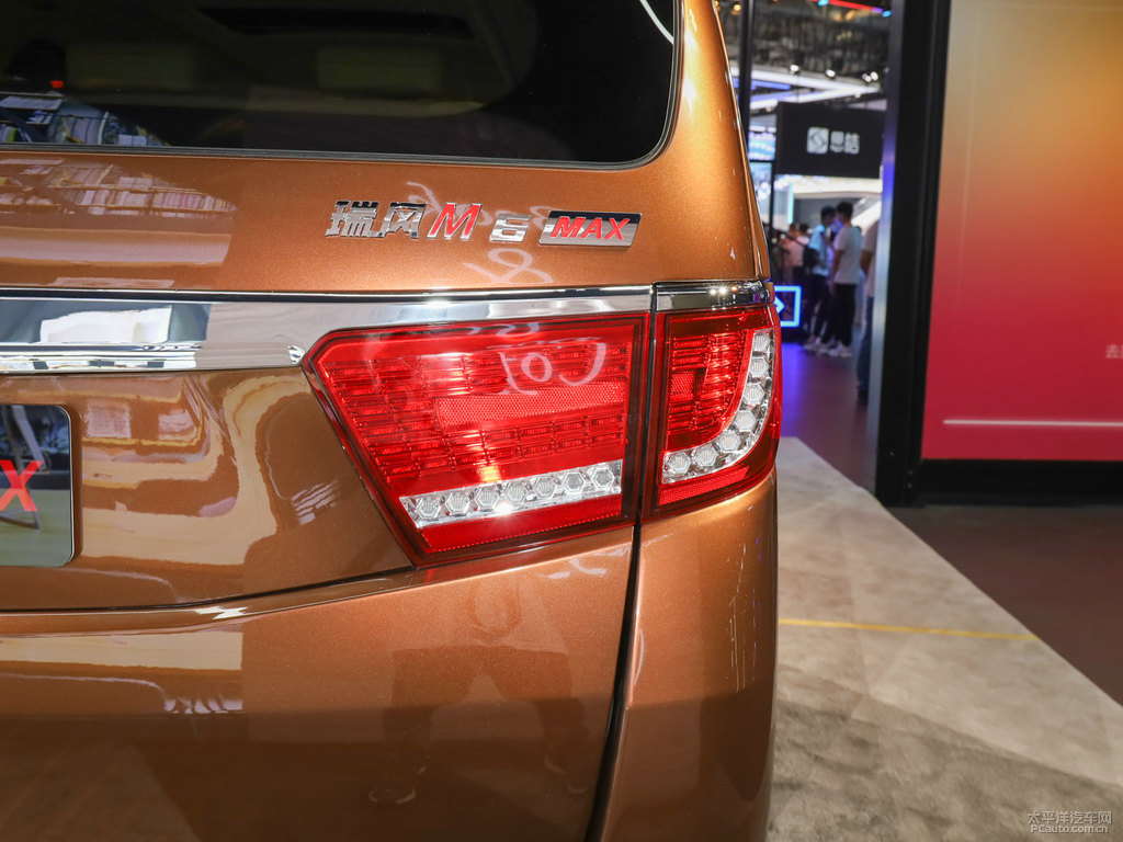 瑞風(fēng)M6車尾外觀圖片