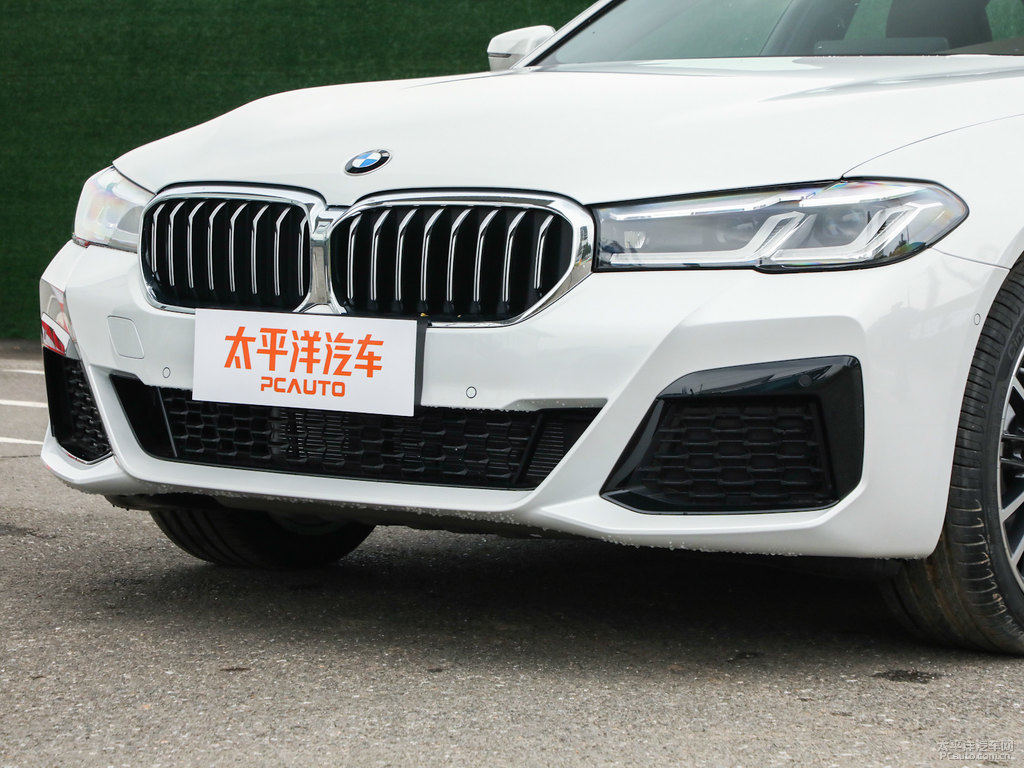 礦石白寶馬5系車(chē)頭外觀圖片