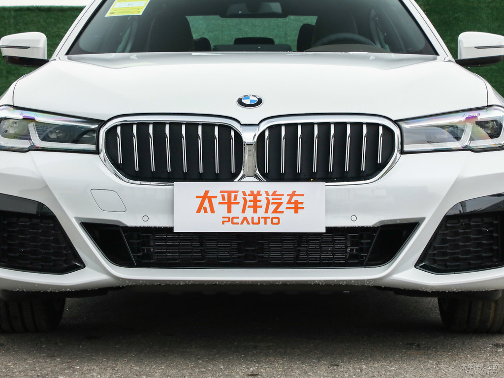 礦石白寶馬5系車頭外觀圖片