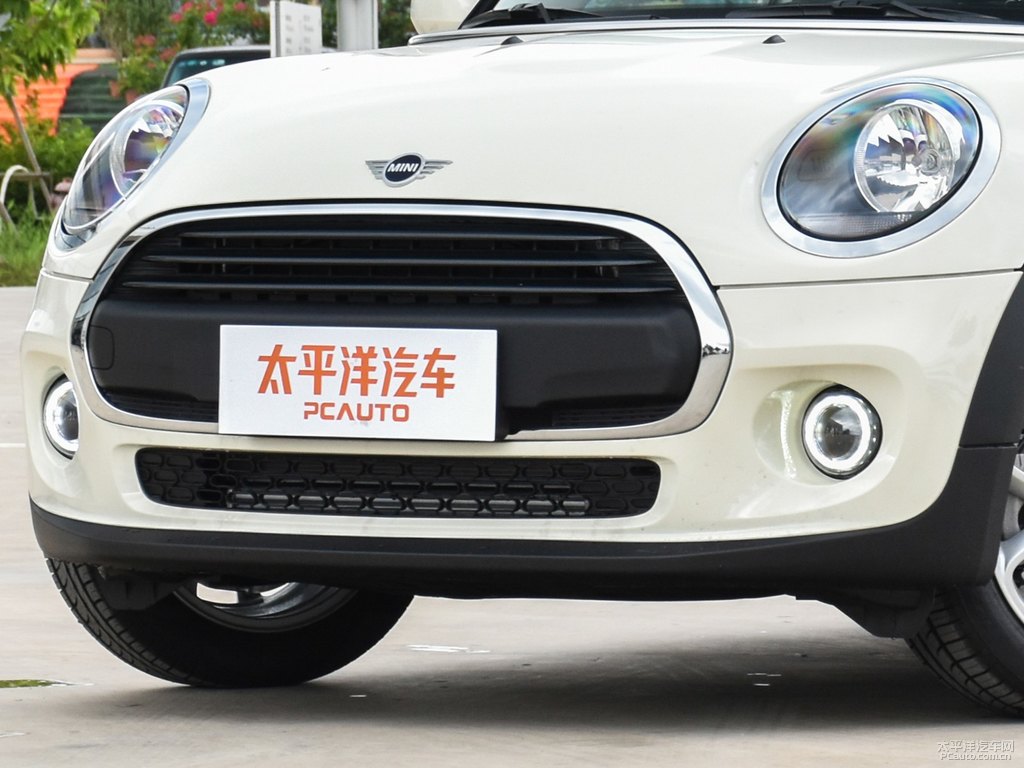 胡椒白MINI CLUBMAN車頭外觀圖片