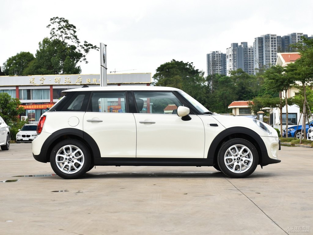 胡椒白MINI CLUBMAN整車外觀外觀圖片