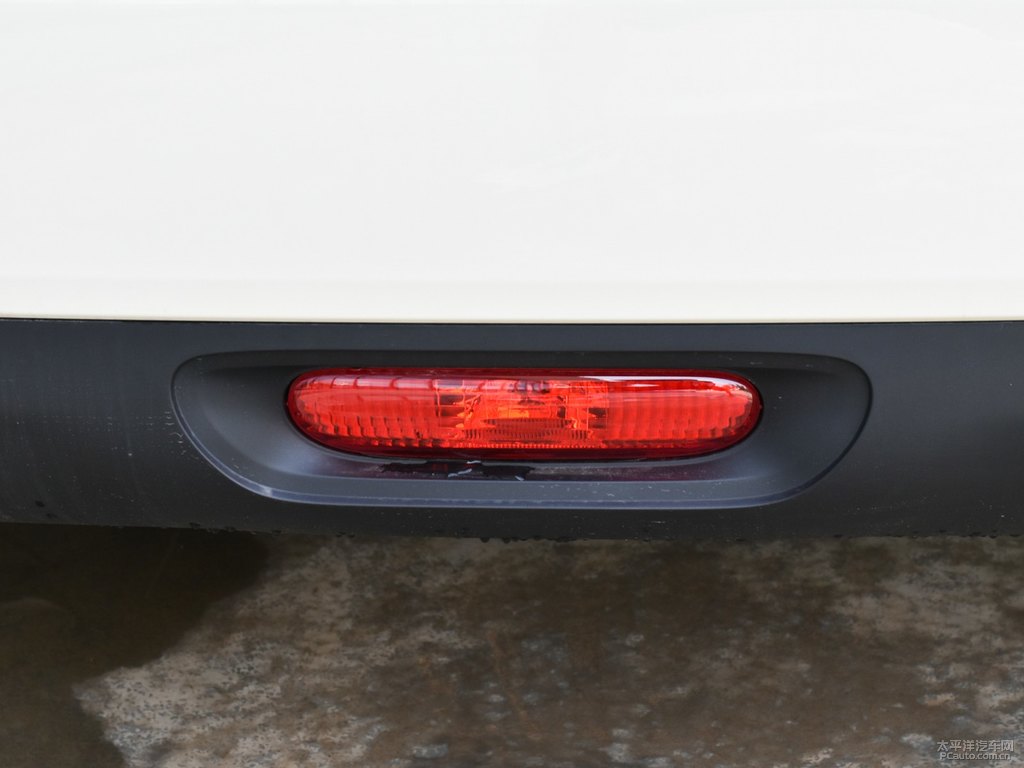 胡椒白MINI CLUBMAN車尾外觀圖片