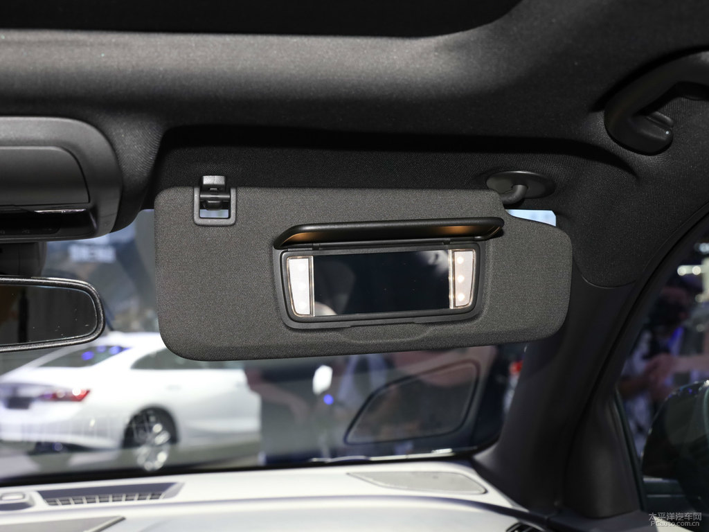海崖灰探界者車廂內(nèi)飾圖片