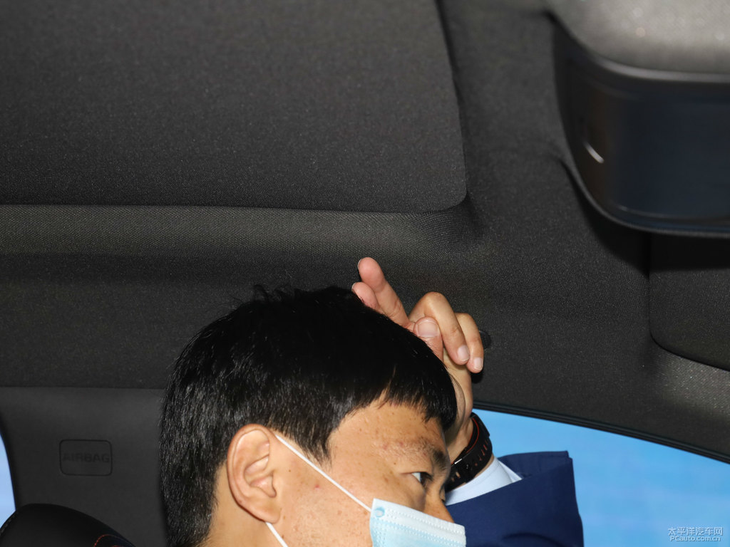 海崖灰探界者駕乘空間空間圖片