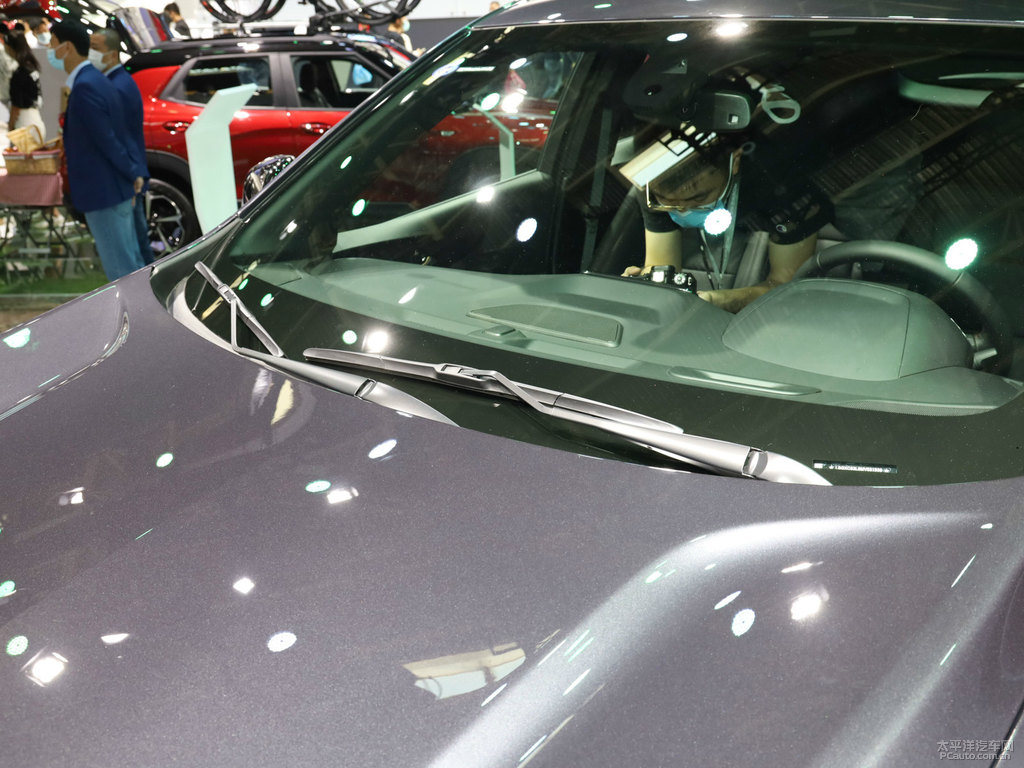 海崖灰探界者車身外觀圖片