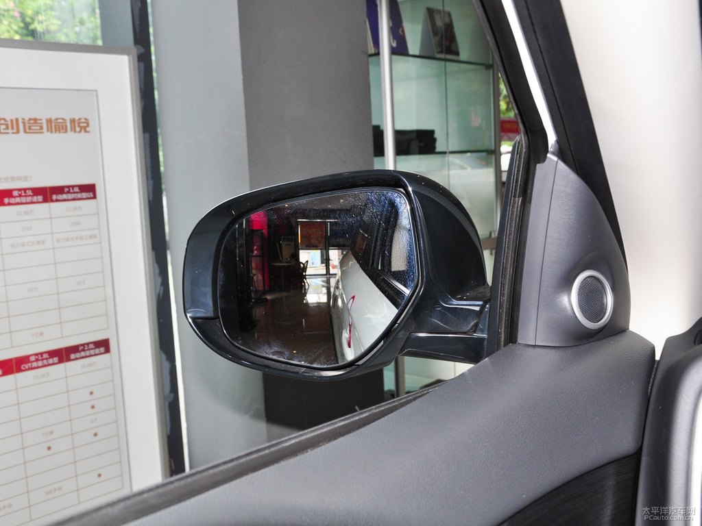 珍珠白歐藍(lán)德車身外觀圖片