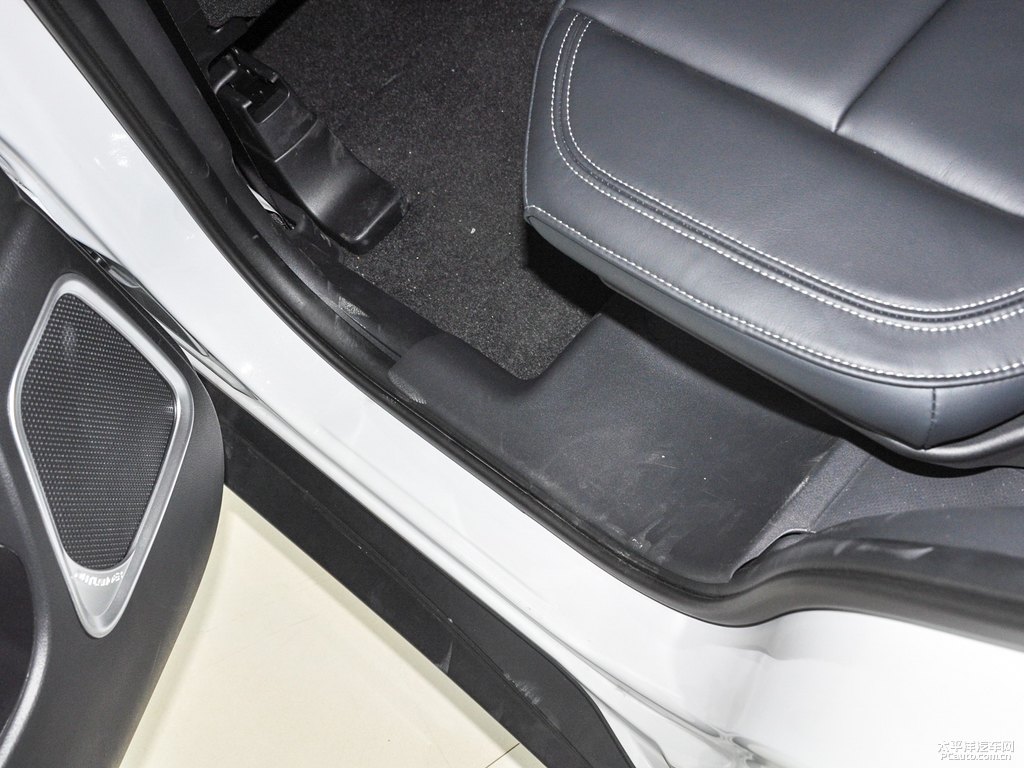珍珠白歐藍(lán)德車廂內(nèi)飾圖片