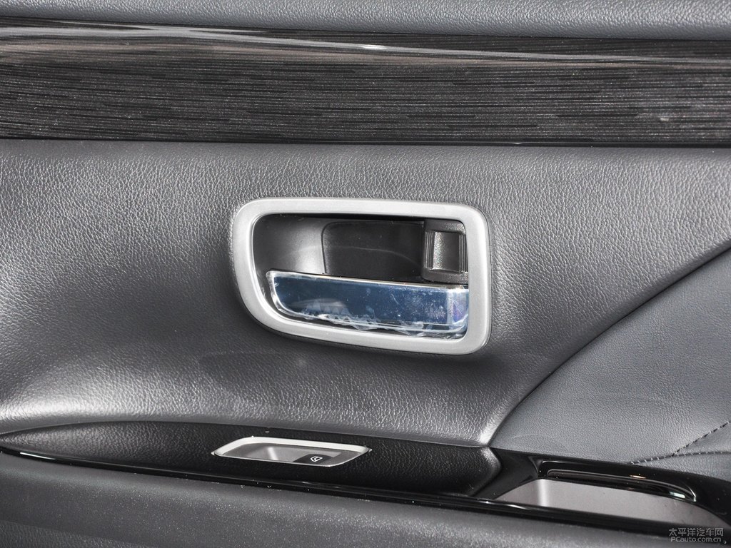 珍珠白歐藍德車廂內(nèi)飾圖片