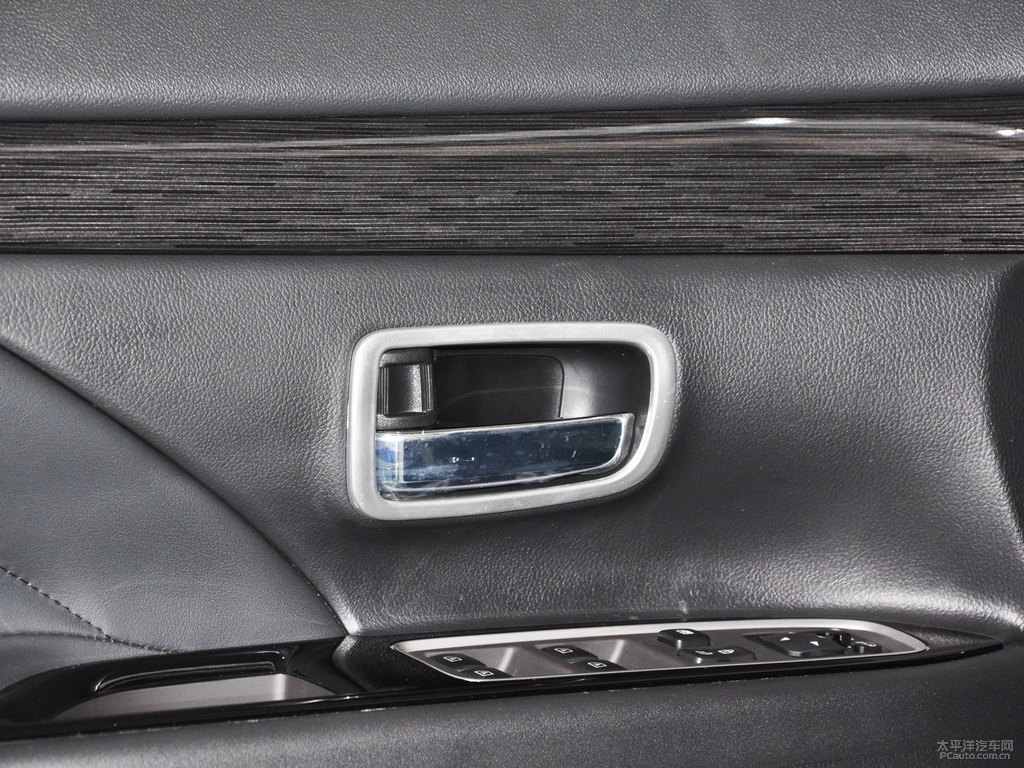 珍珠白歐藍(lán)德車廂內(nèi)飾圖片