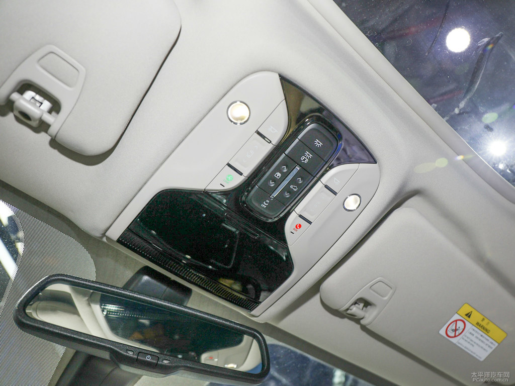 珍珠白傳祺M8車廂內(nèi)飾圖片