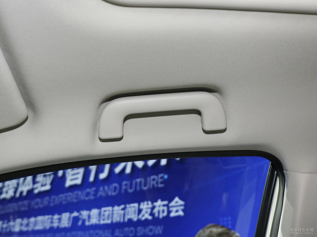 珍珠白傳祺M8車廂內(nèi)飾圖片