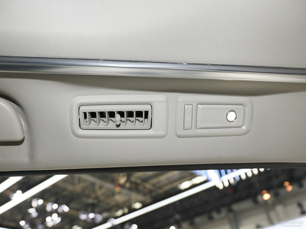 珍珠白傳祺M8車廂內(nèi)飾圖片