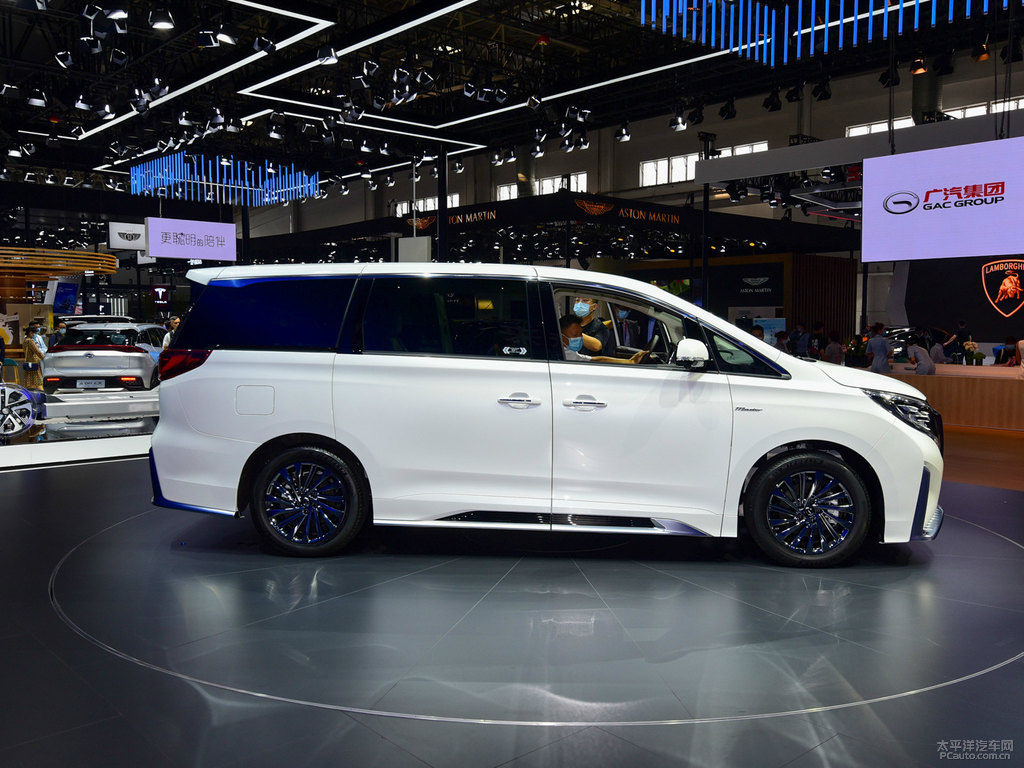 珍珠白傳祺M8整車外觀外觀圖片