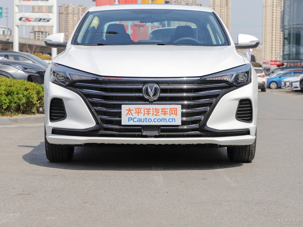 閃光冰晶白逸動PLUS車頭外觀圖片