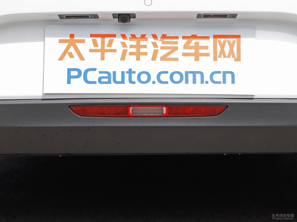 閃光冰晶白逸動(dòng)PLUS車(chē)尾外觀圖片