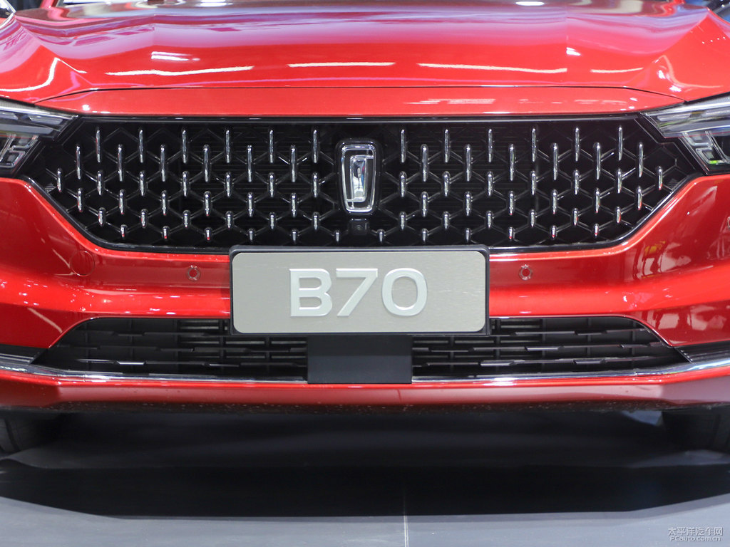 量子紅奔騰B70車頭外觀圖片