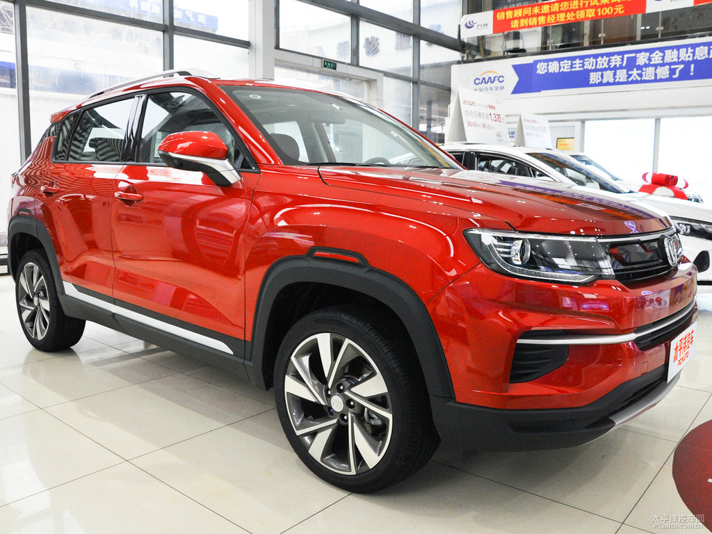 耀動(dòng)紅長(zhǎng)安CS35PLUS整車外觀外觀圖片