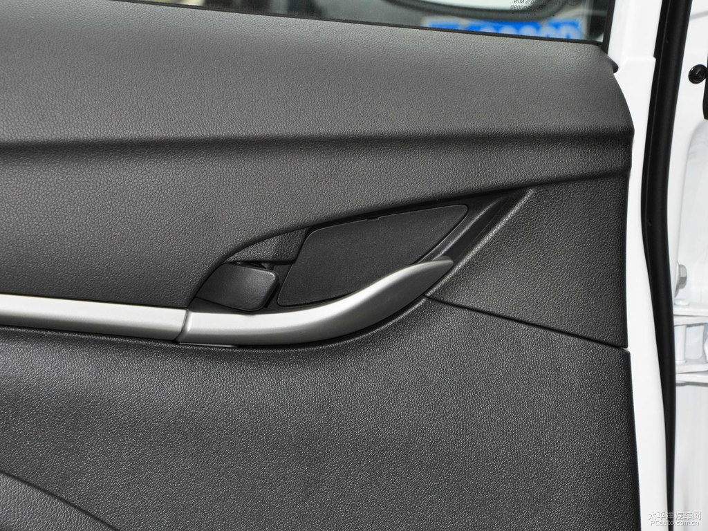 雪域白英朗車廂內(nèi)飾圖片