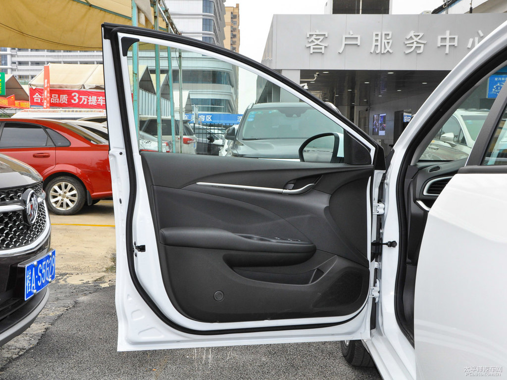 雪域白英朗車廂內(nèi)飾圖片