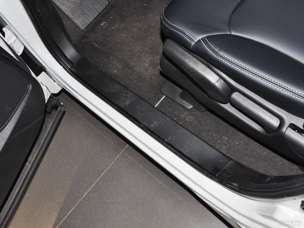 星月白奧德賽車廂內(nèi)飾圖片