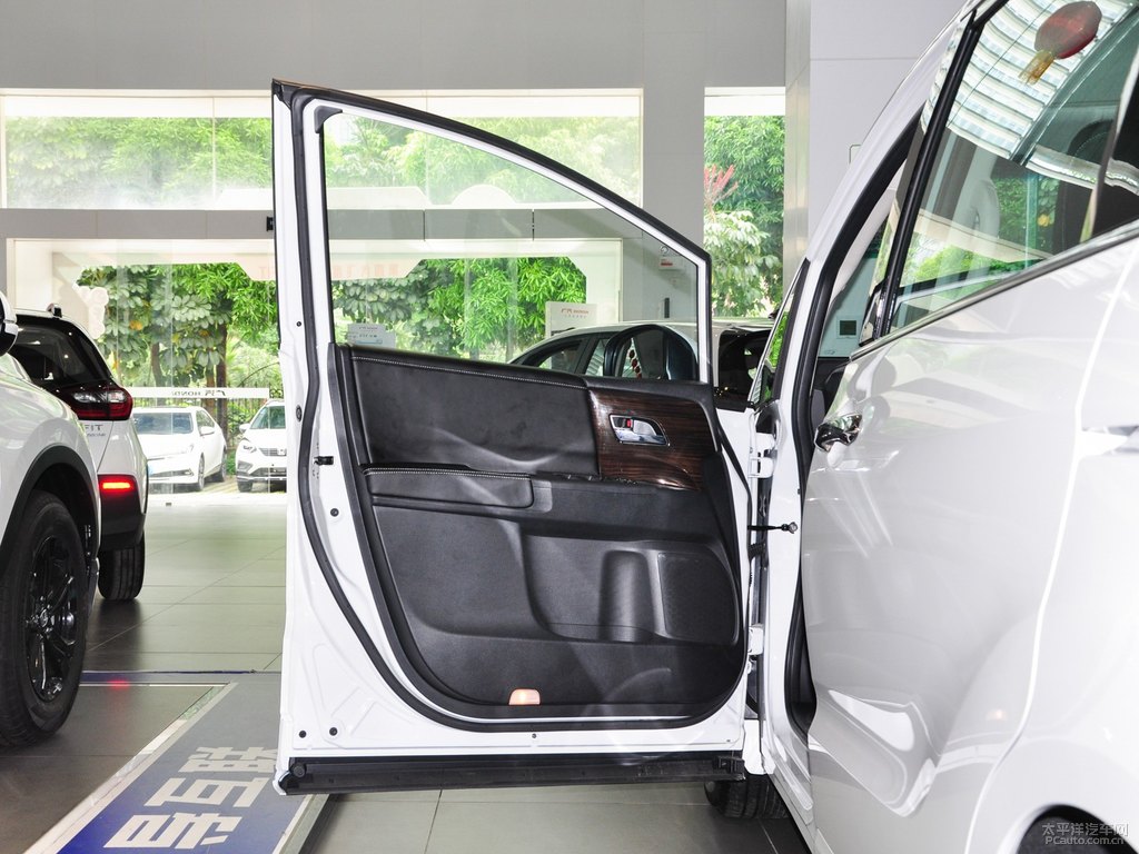 星月白奧德賽車(chē)廂內(nèi)飾圖片