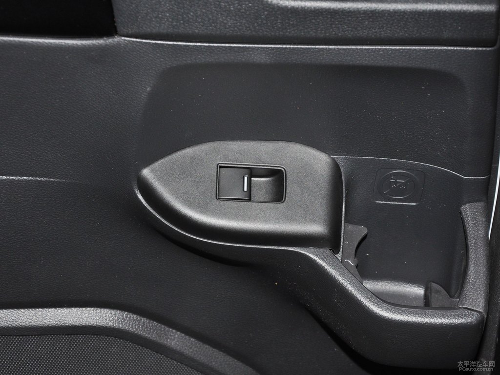 星月白奧德賽車廂內(nèi)飾圖片