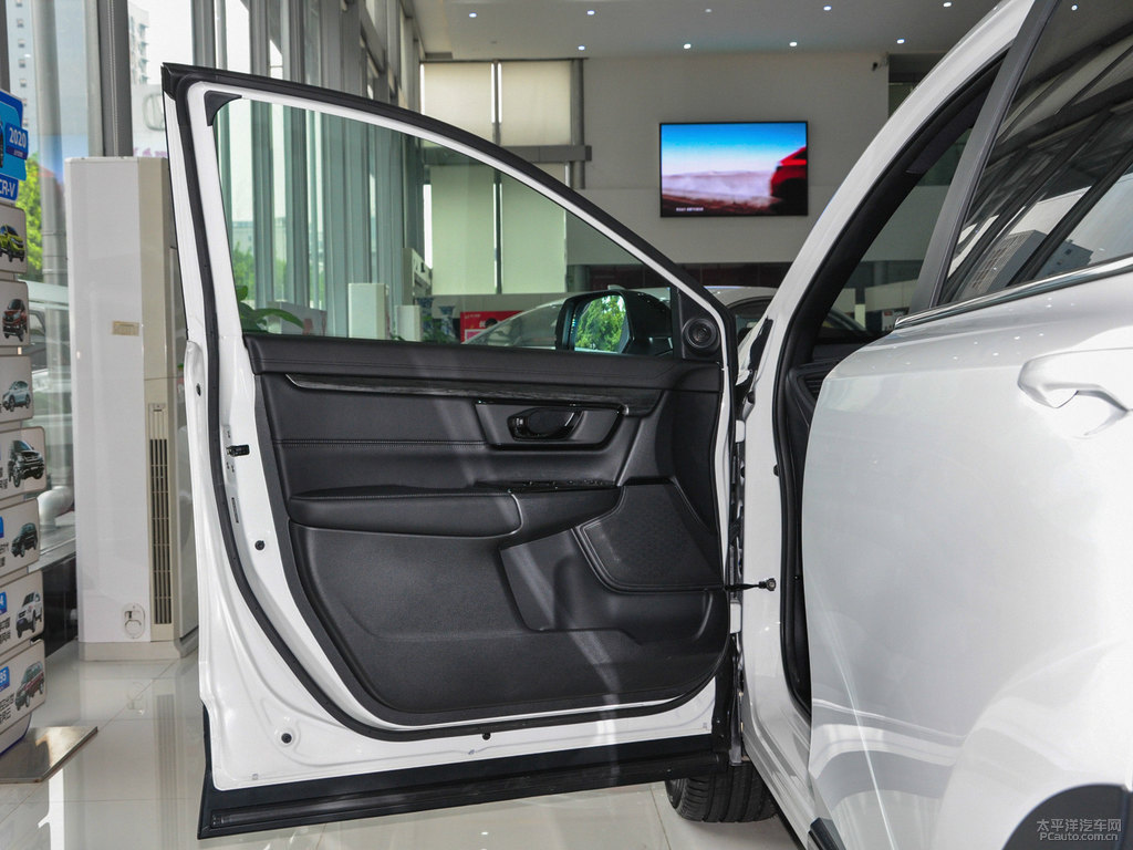 珍珠白本田CR-V車廂內(nèi)飾圖片