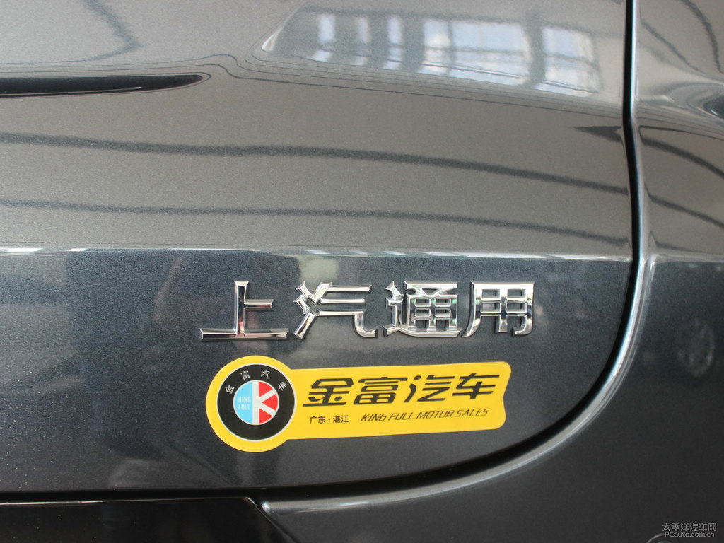 隕鐵灰昂科旗車(chē)尾外觀圖片