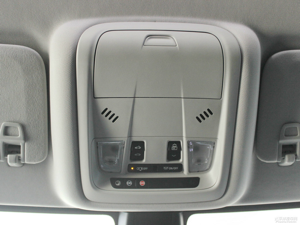 隕鐵灰昂科旗車廂內(nèi)飾圖片