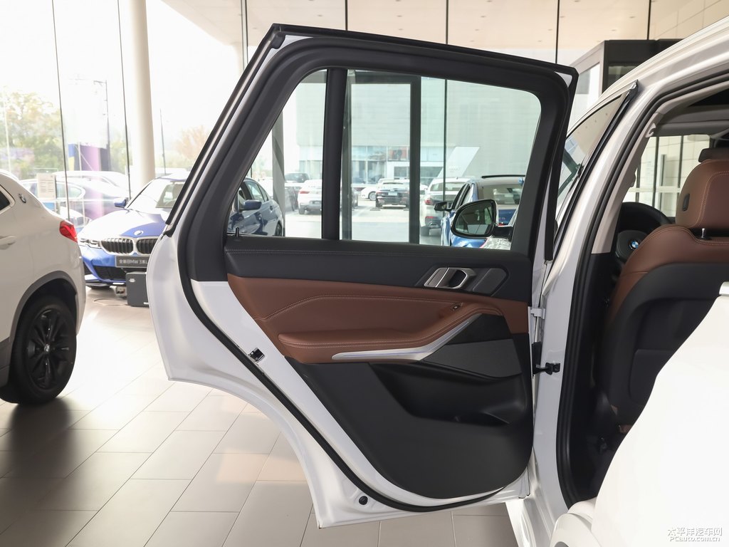 礦石白寶馬X5(進口)車廂內(nèi)飾圖片