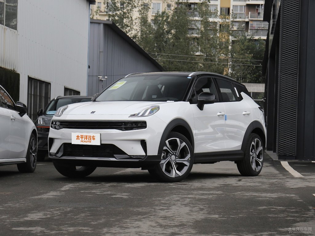 白色+黑色領克06整車外觀外觀圖片