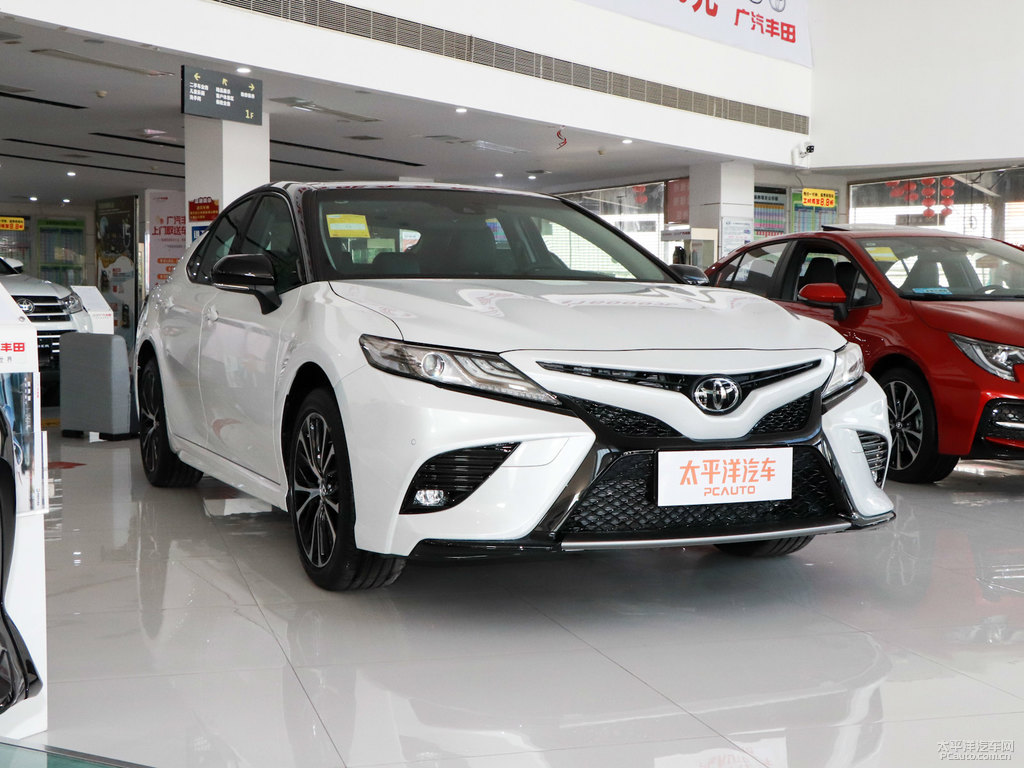 鉑金珍珠白黑雙色凱美瑞整車外觀外觀圖片