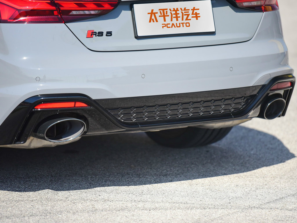 納多灰奧迪RS 5車尾外觀圖片