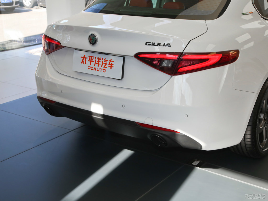 Giulia~܇β^DƬ