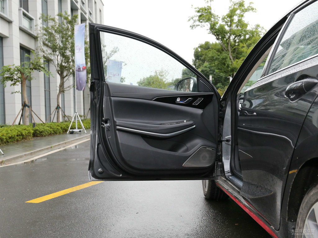 炫影灰銳程CC車廂內(nèi)飾圖片