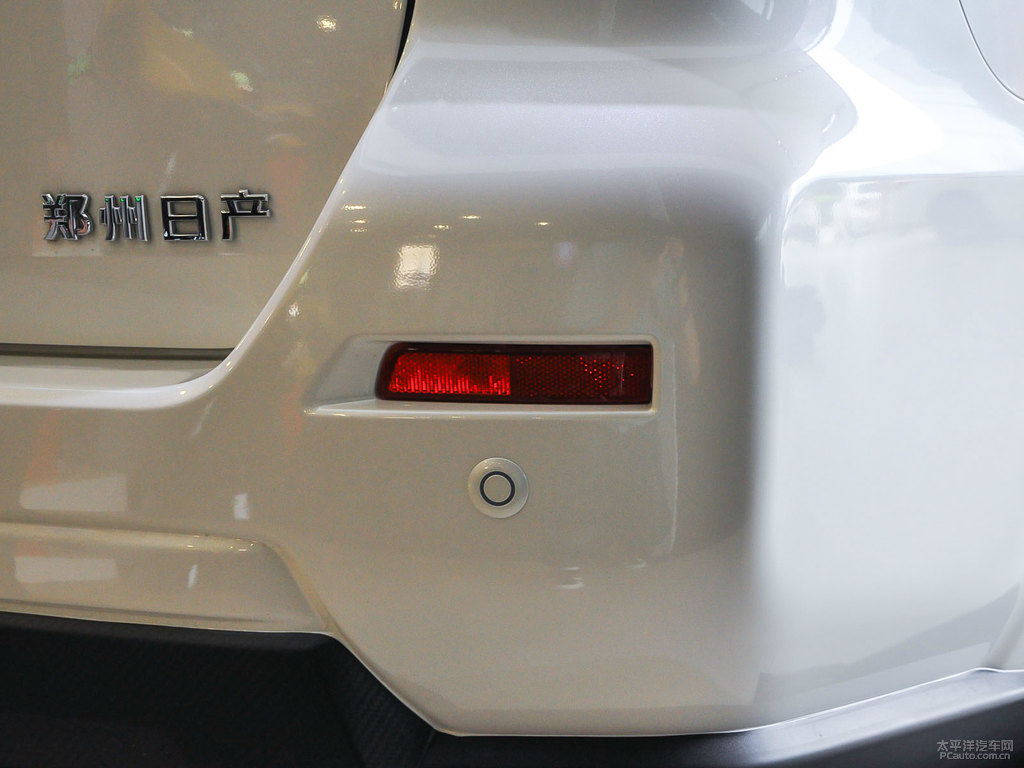 珠光白途達(dá)車(chē)尾外觀圖片