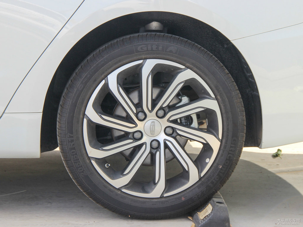 冰晶白帝豪GL車(chē)身外觀(guān)圖片