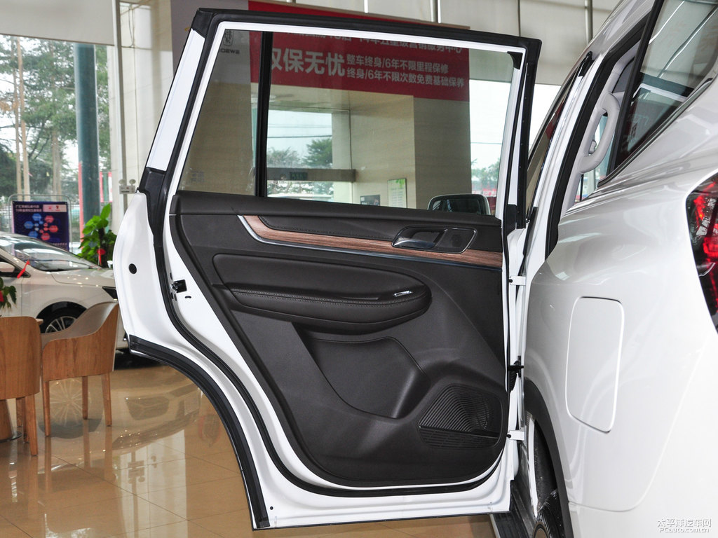珍珠白榮威RX8車廂內(nèi)飾圖片