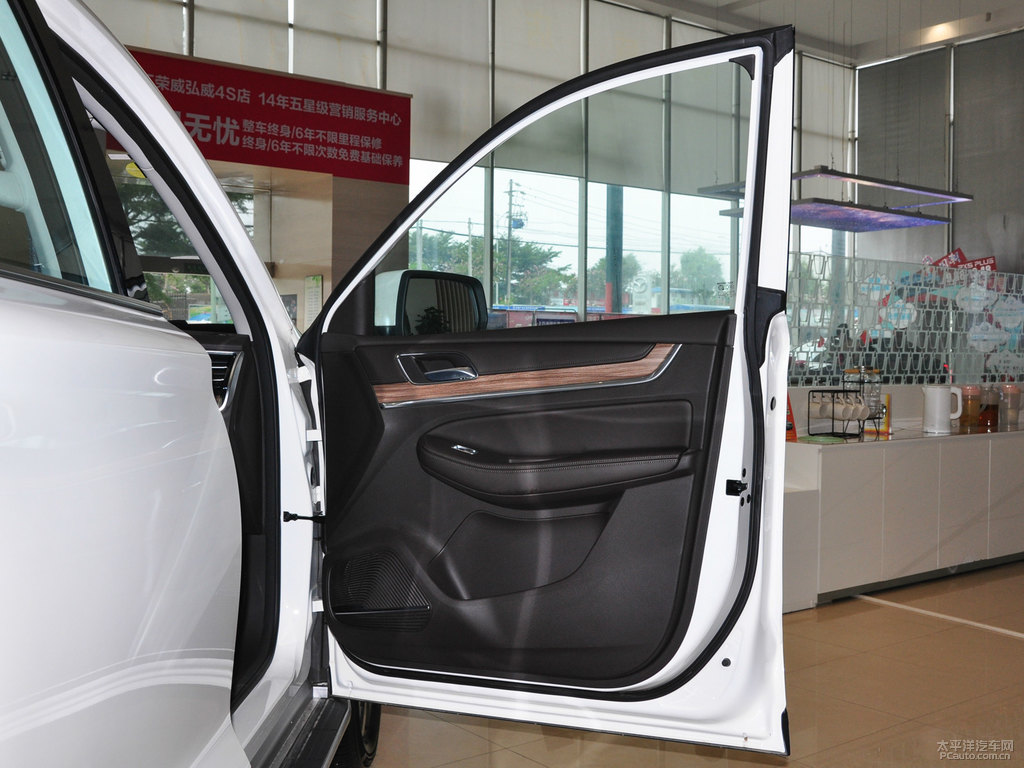 珍珠白榮威RX8車(chē)廂內(nèi)飾圖片